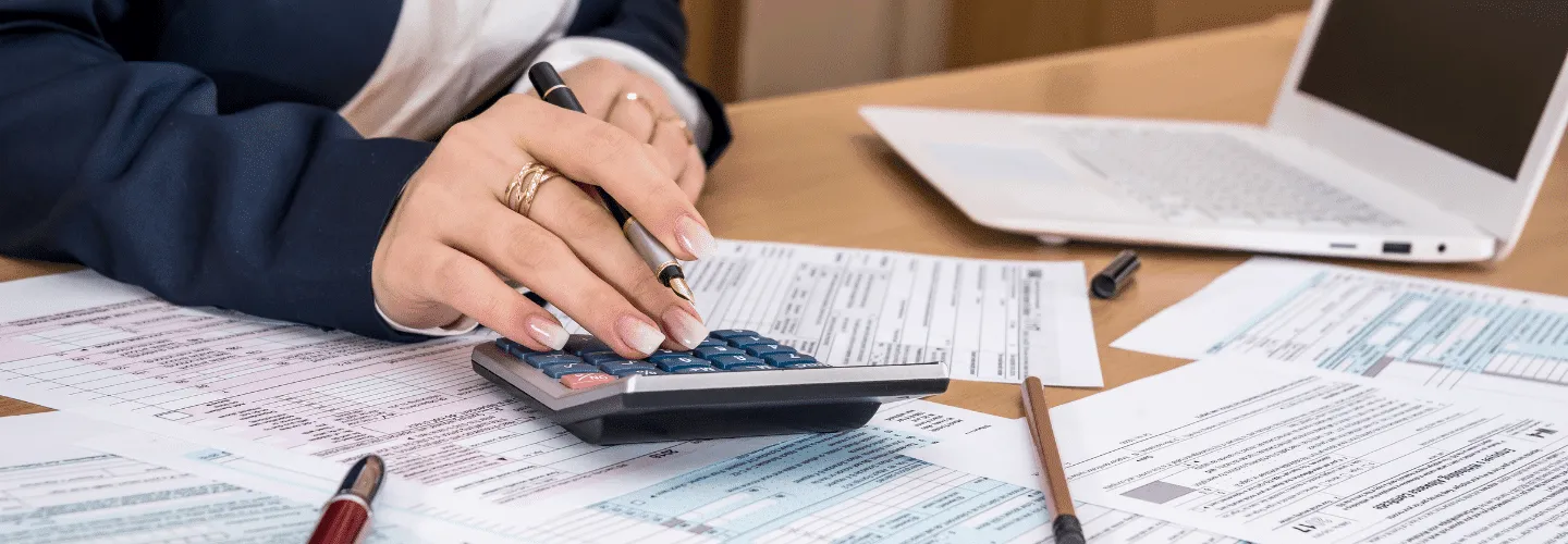 Women on a Calculator | Rea Business Advisors